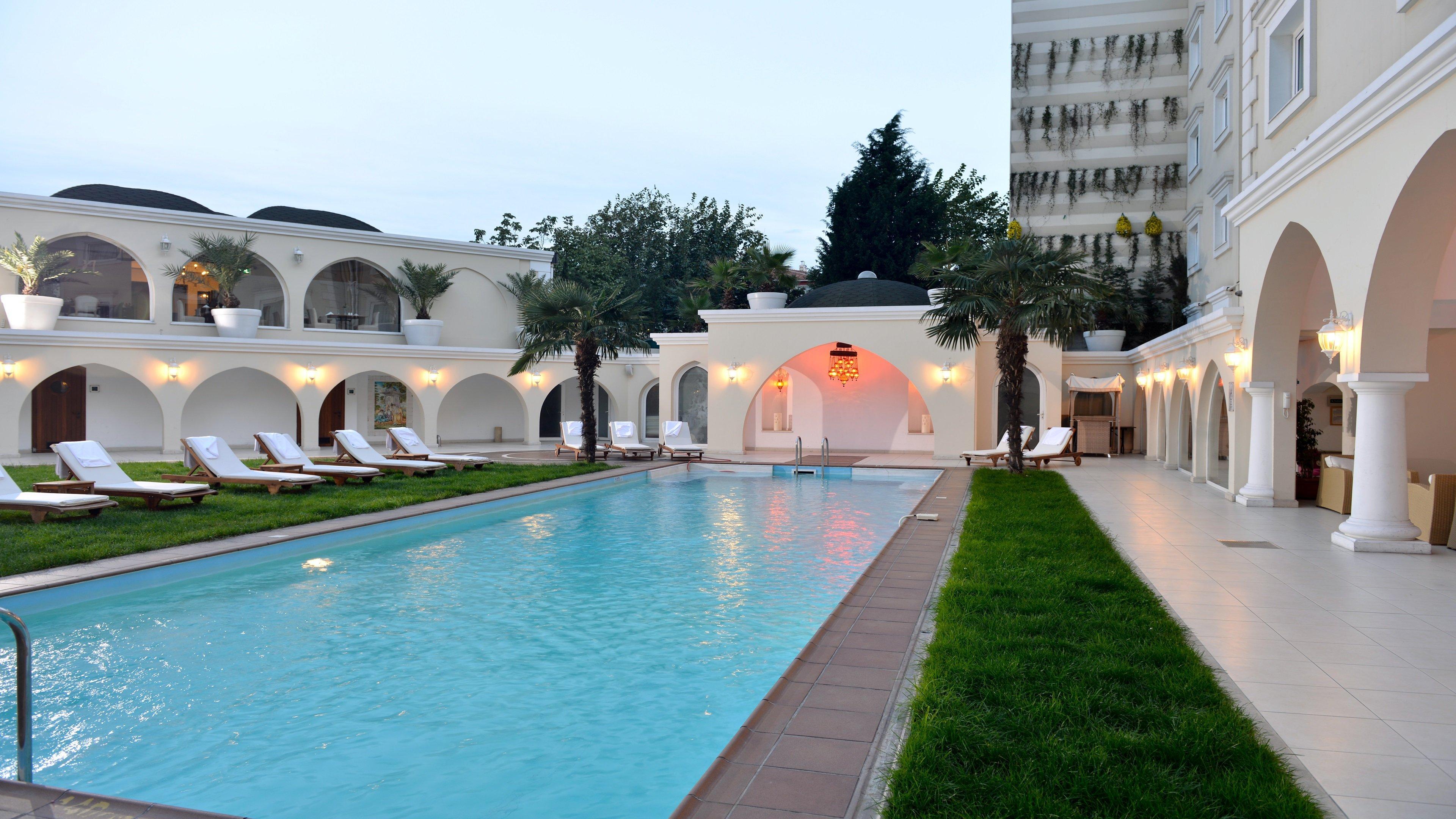 Holiday Inn Istanbul City By Ihg Ngoại thất bức ảnh The pool at the hotel