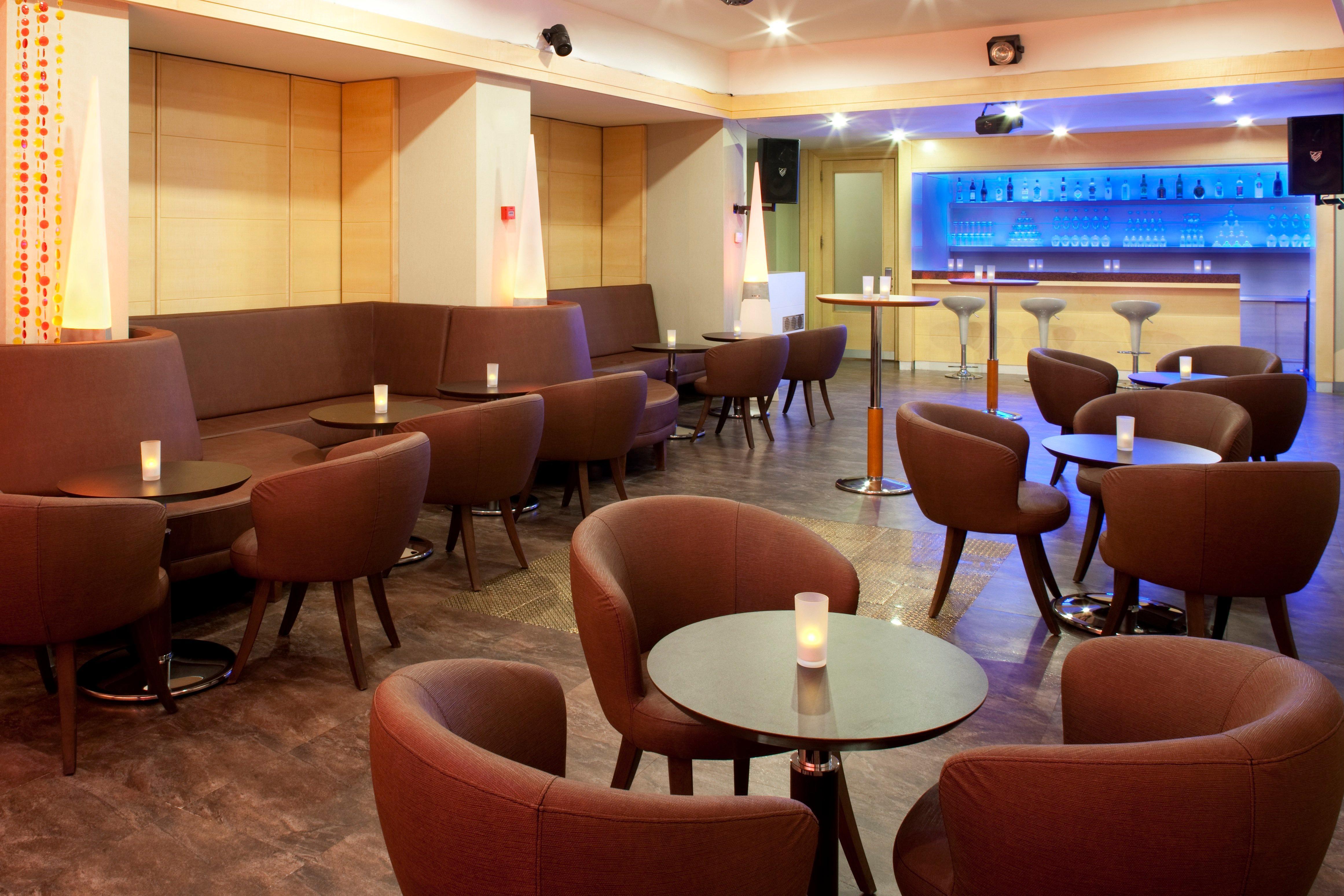 Holiday Inn Istanbul City By Ihg Ngoại thất bức ảnh The bar at the 2008 Berlinale