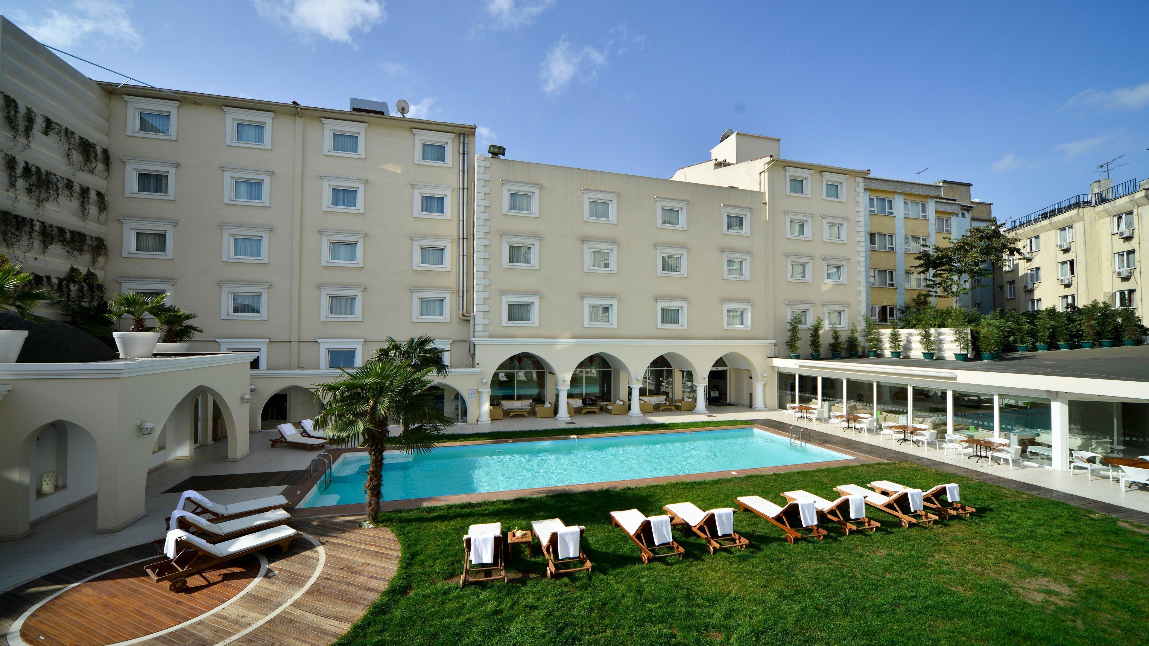 Holiday Inn Istanbul City By Ihg Ngoại thất bức ảnh The hotel's pool