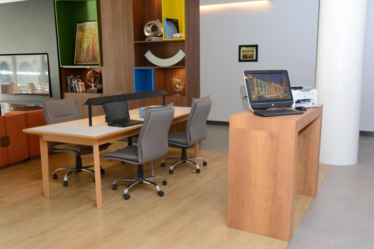 Holiday Inn Istanbul City By Ihg Ngoại thất bức ảnh The Business Center at the airport
