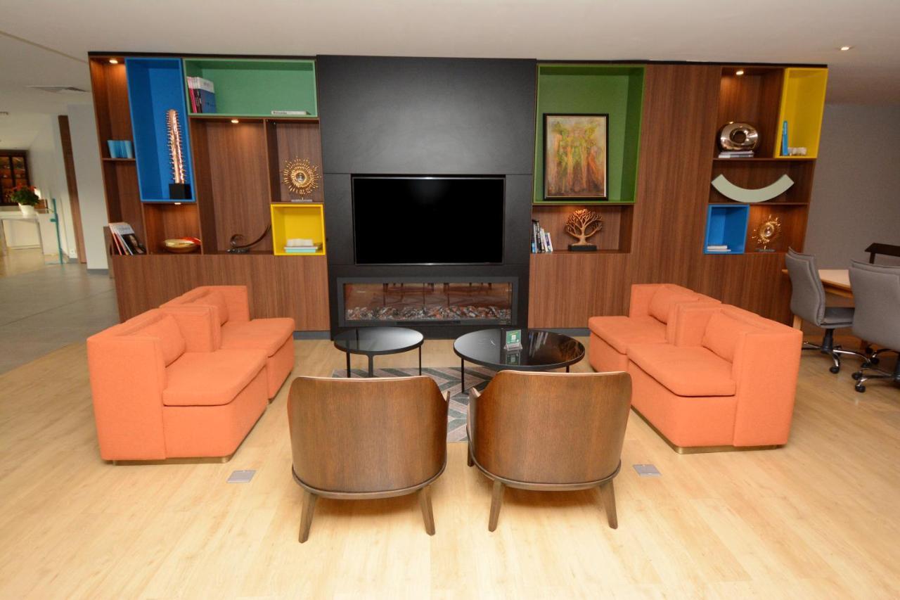 Holiday Inn Istanbul City By Ihg Ngoại thất bức ảnh The 2012 renovation of the lounge