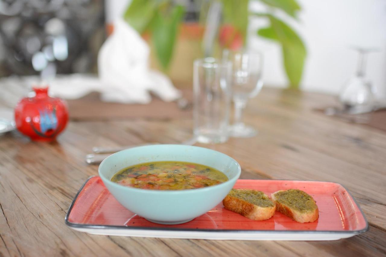 Holiday Inn Istanbul City By Ihg Ngoại thất bức ảnh A bowl of soup with bread