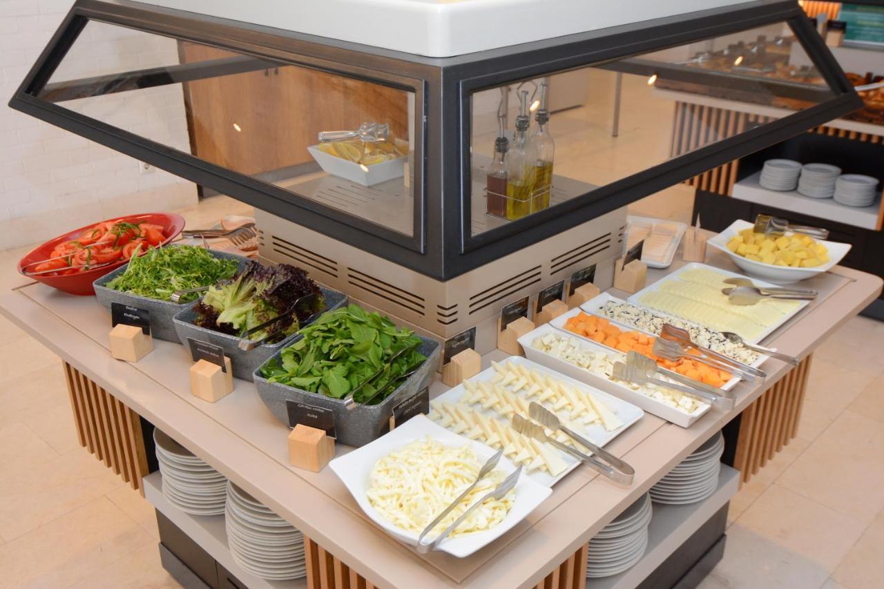 Holiday Inn Istanbul City By Ihg Ngoại thất bức ảnh A salad bar