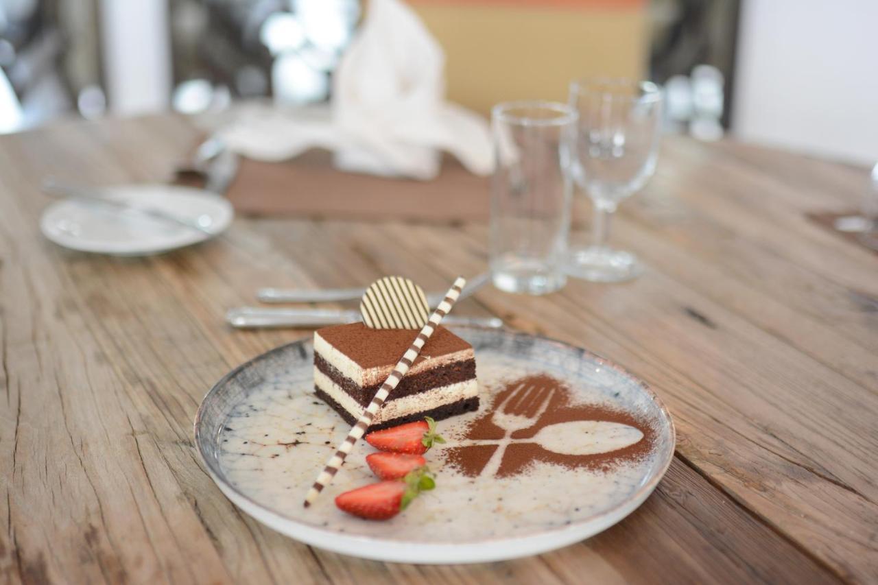 Holiday Inn Istanbul City By Ihg Ngoại thất bức ảnh A piece of tiramisu