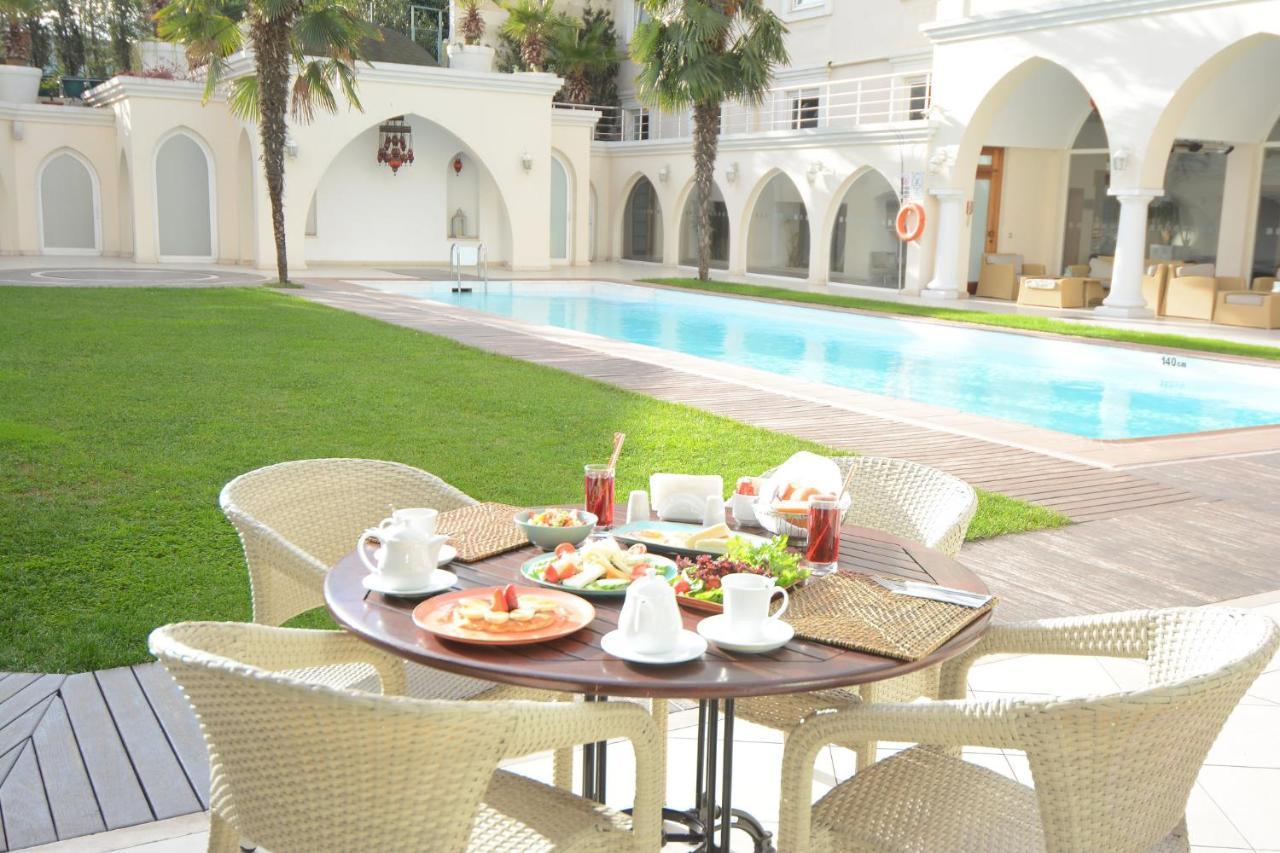 Holiday Inn Istanbul City By Ihg Ngoại thất bức ảnh The pool at the hotel