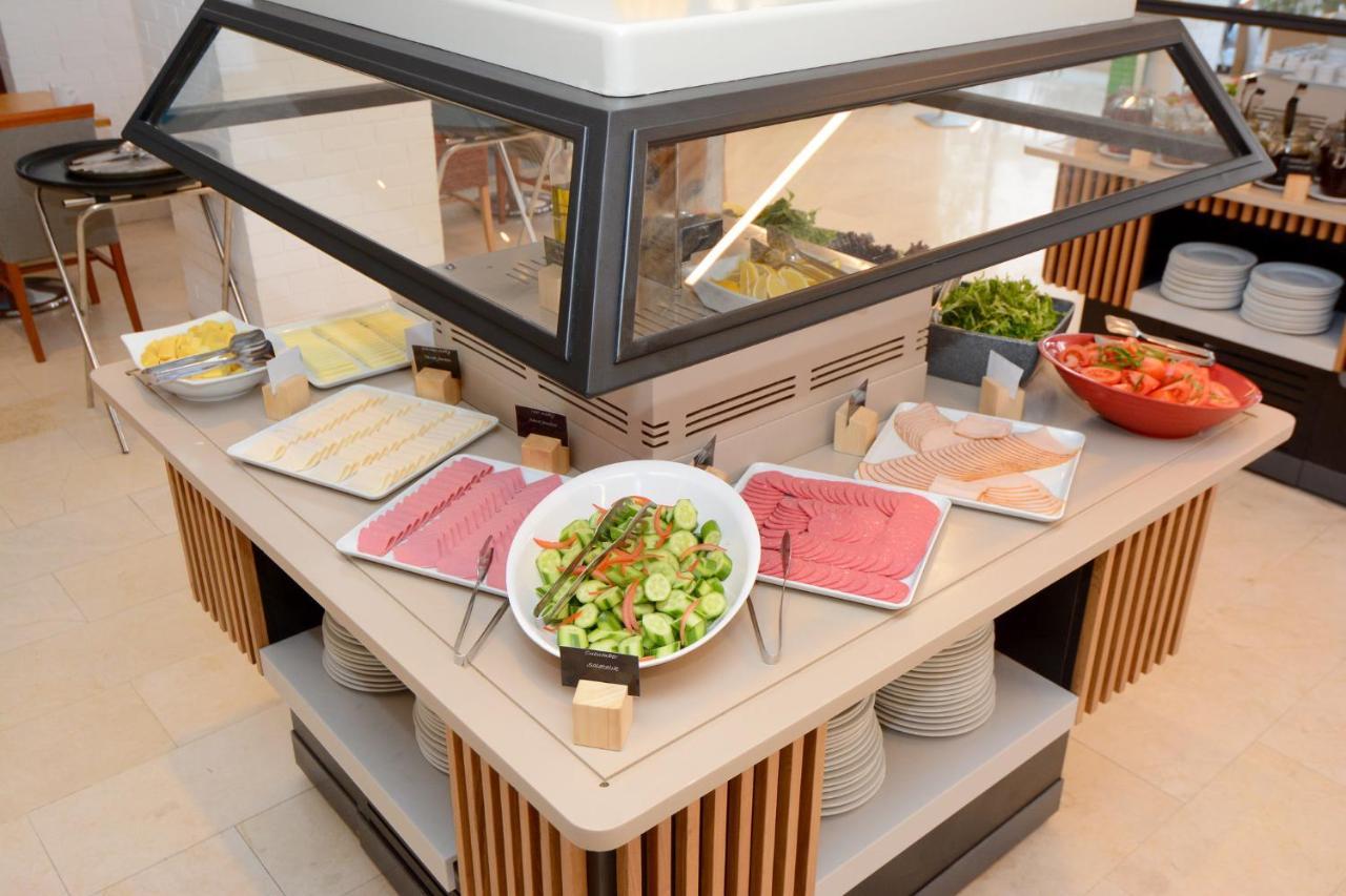Holiday Inn Istanbul City By Ihg Ngoại thất bức ảnh A salad bar
